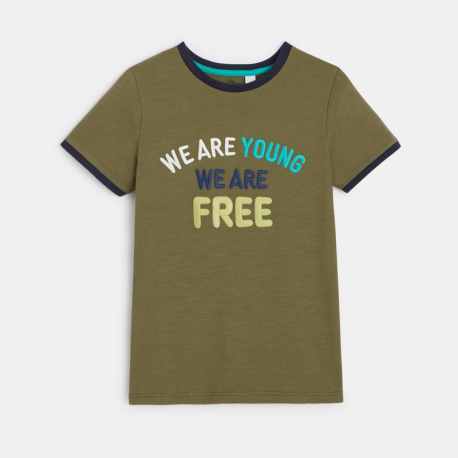 OK Majca sa sloganom &quot;Mladi smo, slobodni smo&quot; za decake